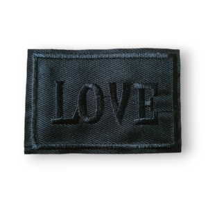 Апликация LOVE – черна 7.5 см х 5 см, с лепило