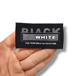 Апликация с гумиран надпис Black White, 6.5 см х 4 см, за пришиване