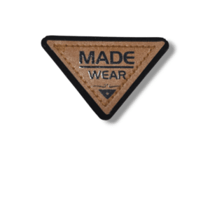 Емблема Made Wear кожен триъгълник, 4.5 см х 3 см, за пришиване