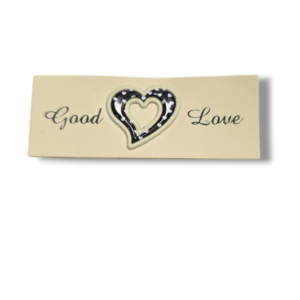 Емблема Good Love , 6 см х 2.5 см, екрю, за пришиване